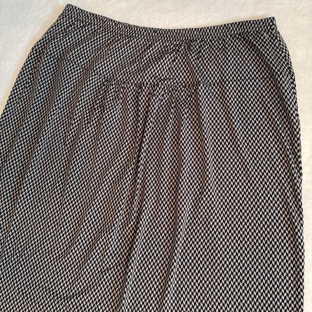 {NWT} Gudrun Sjoden | Geometric Print Lyocell Stretch Skirt Black/Gray (XL) - Picture 3 of 15